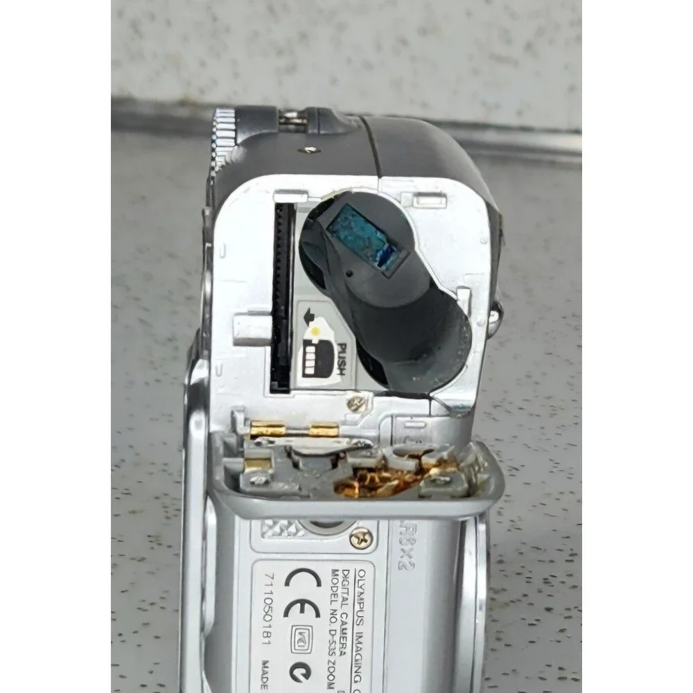 Olympus CAMEDIA D-535 Zoom 3.2MP Digital Camera Silver 3X Zoom For Parts